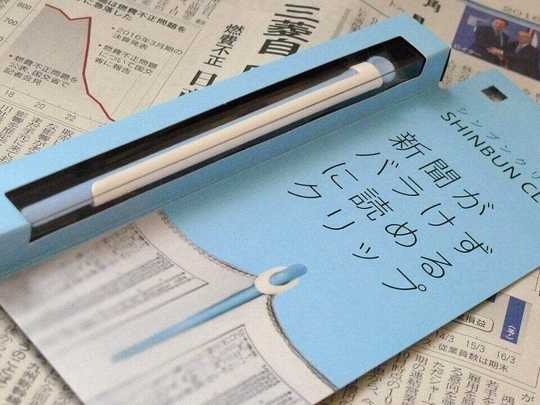 出先で新聞を読むのに超便利！日本製シンブンクリップ